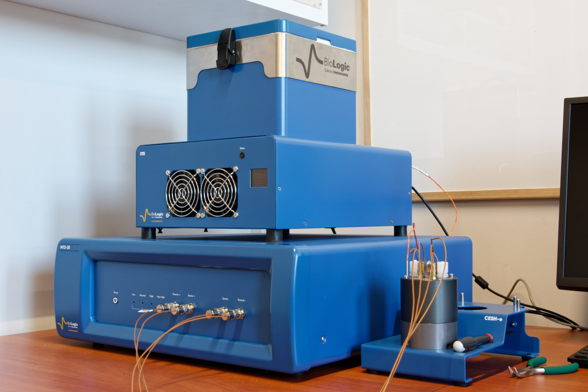 Elektrochemiczny analizator impedancji w laboratorium Zespołu Nieorganicznych Materiałów Molekularnych
