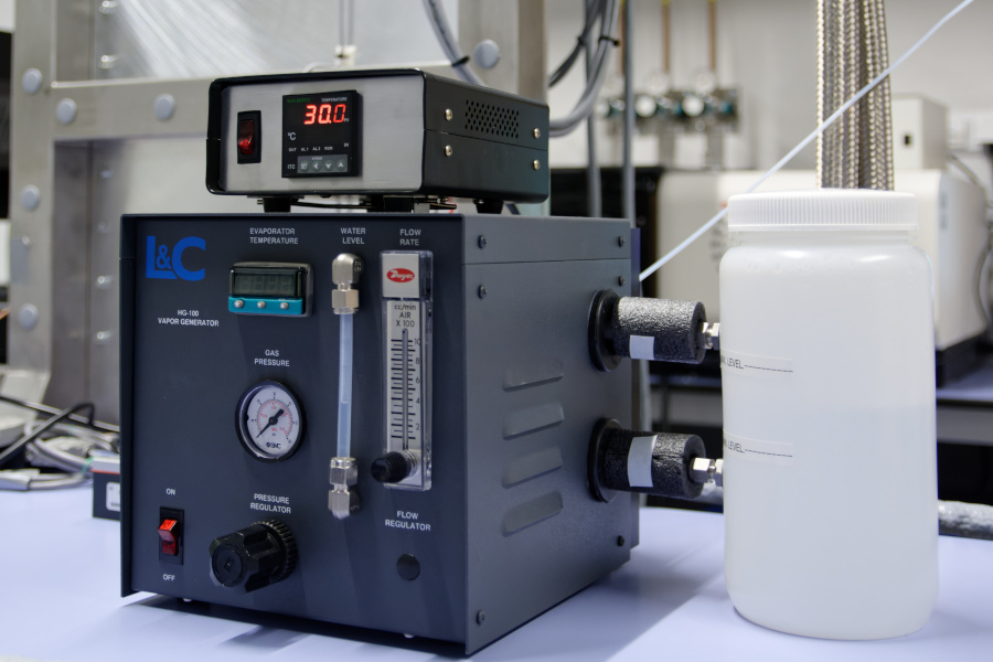Generator wilgotności w laboratorium Zespołu Nieorganicznych Materiałów Molekularnych