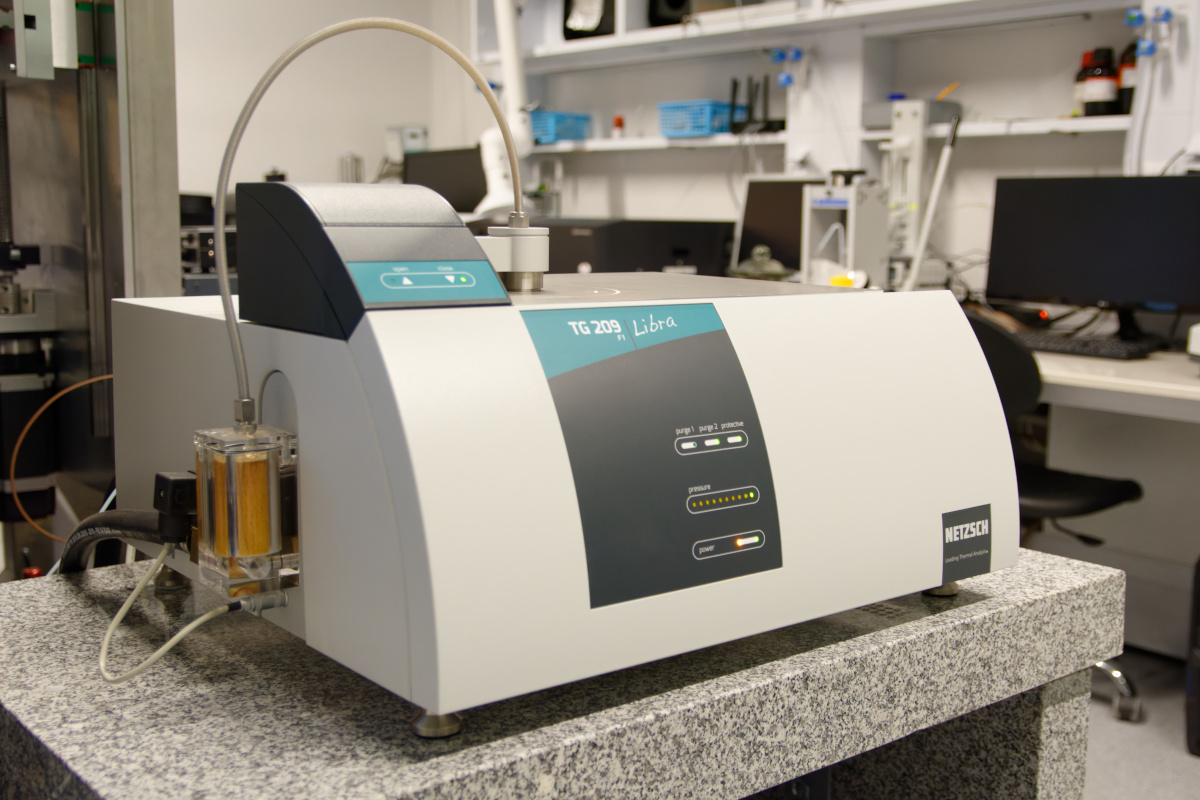 Analizator termograwimetryczny w laboratorium Zespołu Nieorganicznych Materiałów Molekularnych