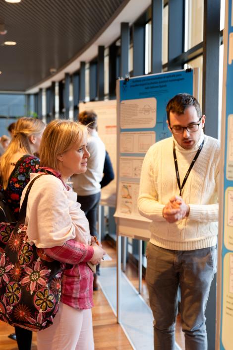 Photo no. 38 (40)
                                                         The 5th International Conference on Functional Molecular Materials - 1st day. Photo by Mateusz Reczyński
                            