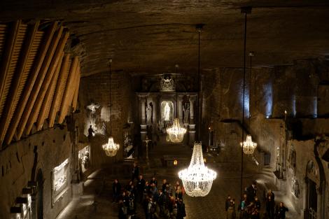 Photo no. 9 (40)
                                                         The 5th International Conference on Functional Molecular Materials FUNMAT2023 - Special Session at the 'Wieliczka' Salt Mine (3rd day). Photo by Mateusz Reczyński.
                            